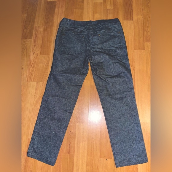 Betsey Johnson Knee length/ Cigarette pants - size 8 but runs like a sm. 6. - Picture 2 of 4